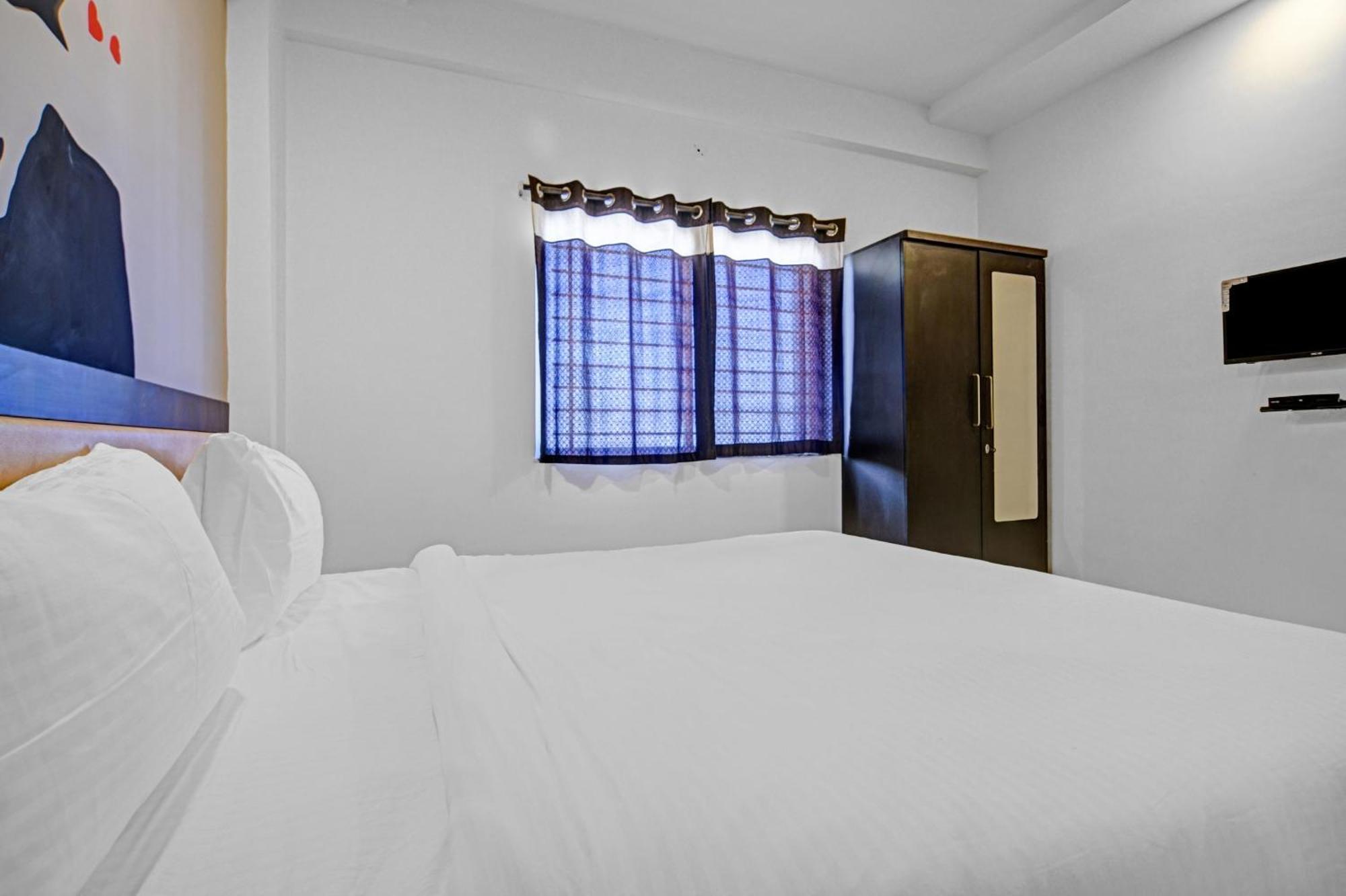 Collection O The Eternity Near Lig Sqaure Hotel Indore Exterior photo