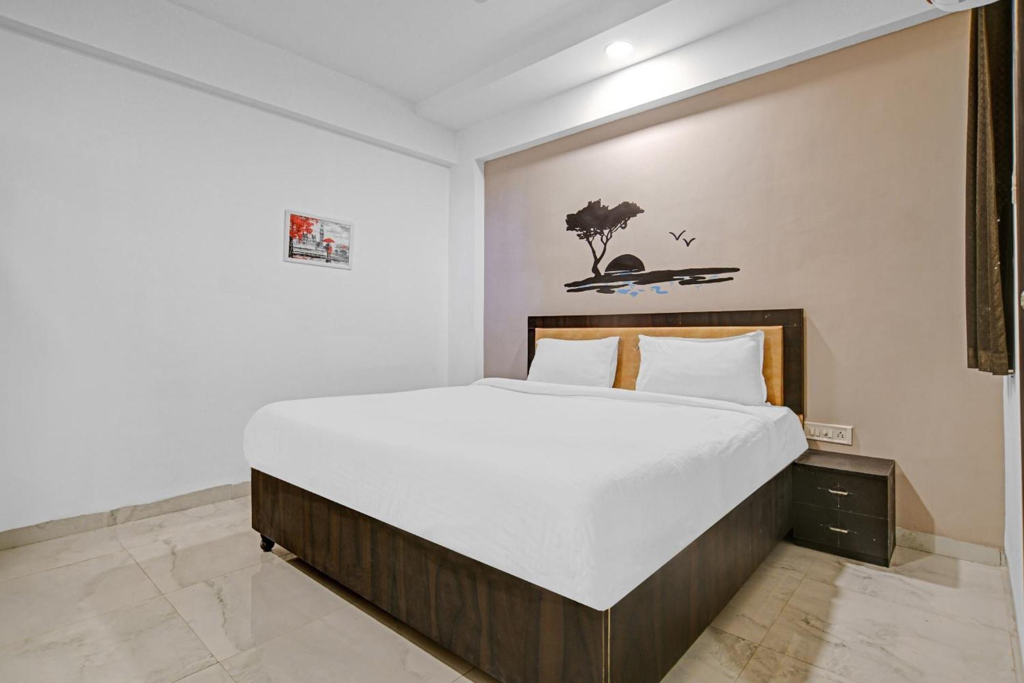 Collection O The Eternity Near Lig Sqaure Hotel Indore Exterior photo